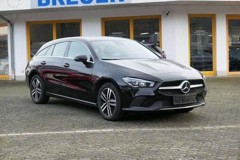Gebraucht Mercedes CLA250e Shooting Brake 218 PS (160 kW) 2022 Schwarz Kombi