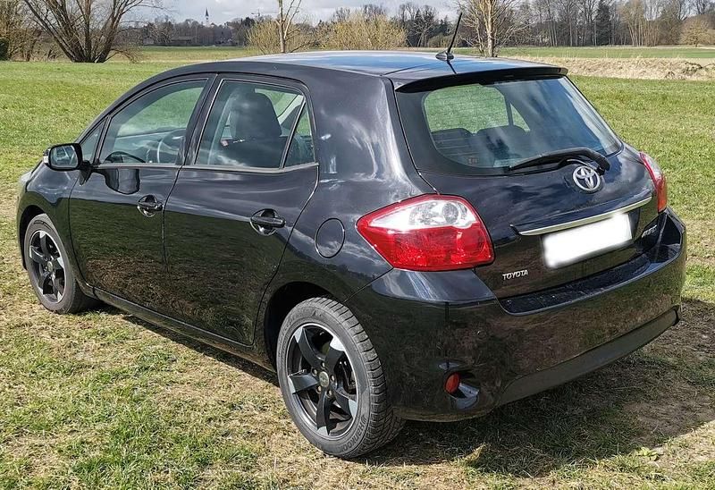 Gebraucht Toyota Auris 99 PS (72 kW) 2011 Schwarz Kleinwagen