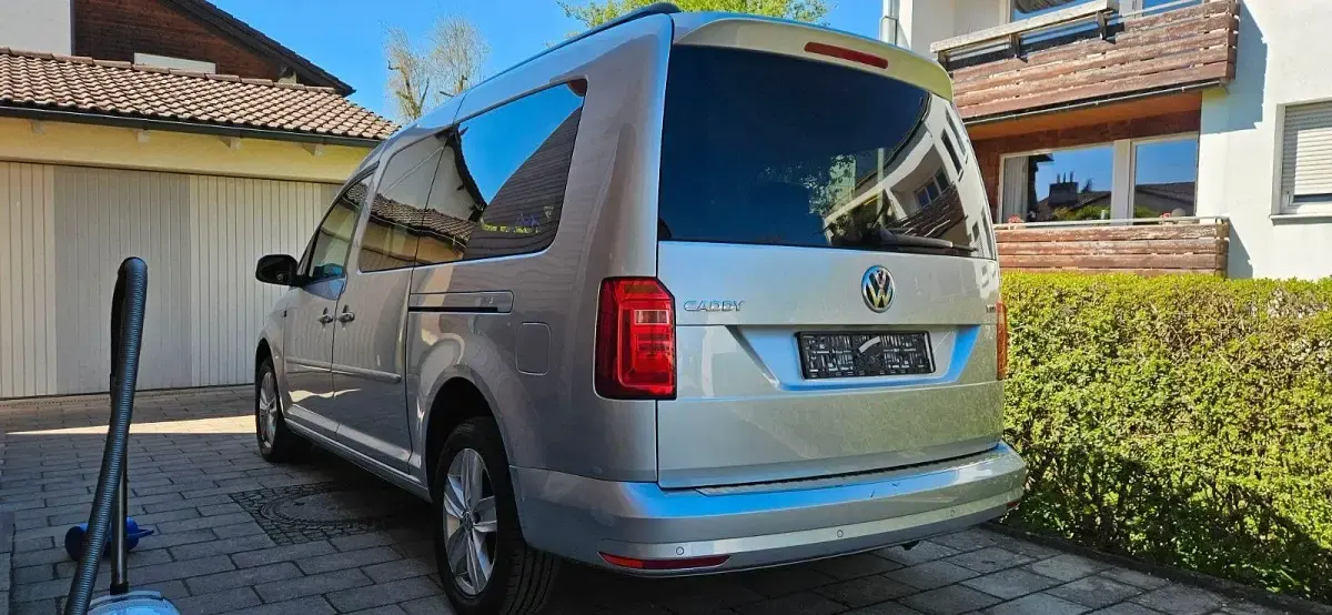 Gebraucht VW Caddy Maxi 150 PS (110 kW) 2017 Silber Van / Kleinbus