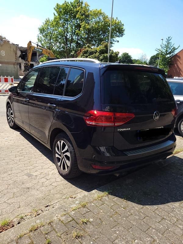 Gebraucht VW Touran Comfortline 150 PS (110 kW) 2021 Schwarz Van / Kleinbus
