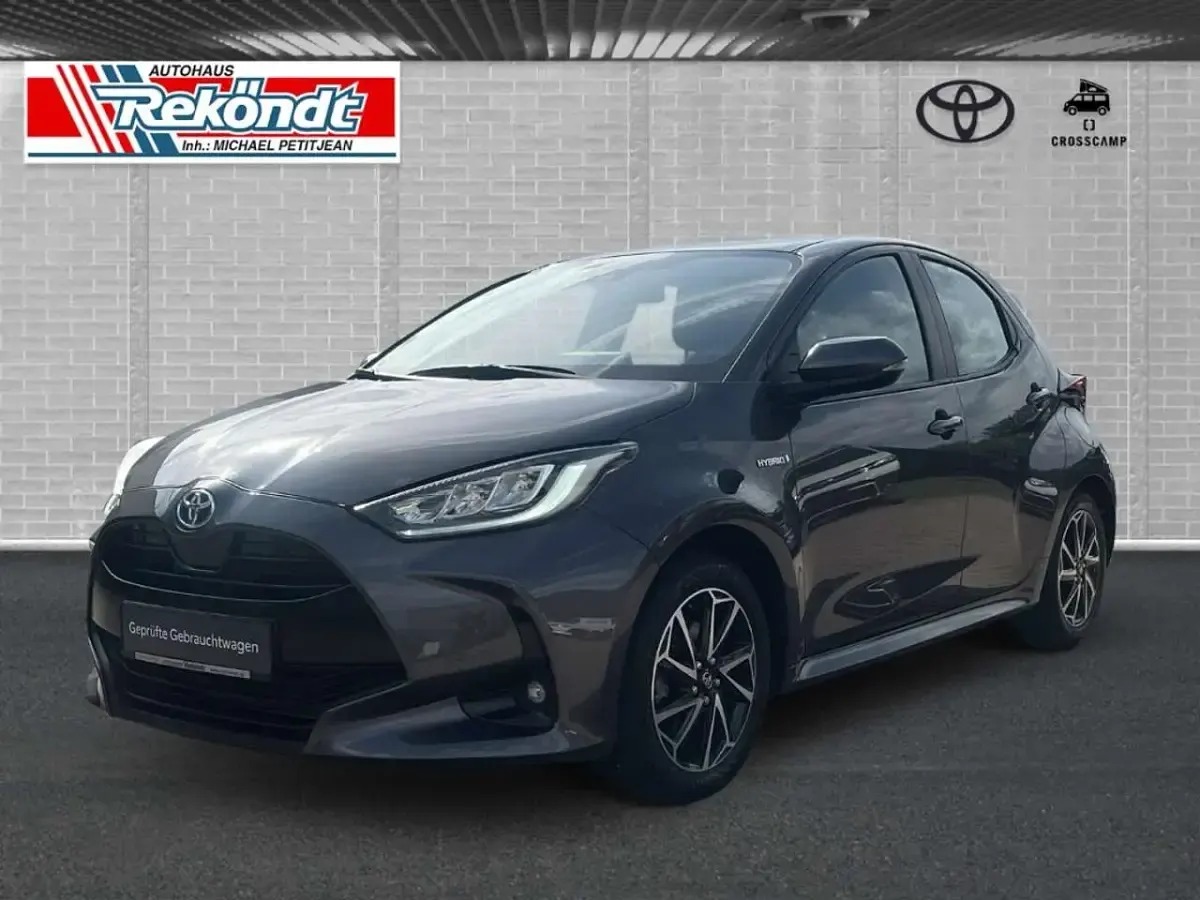 Gebraucht Toyota Yaris Hybrid Club 116 PS (85 kW) 2021 Kleinwagen