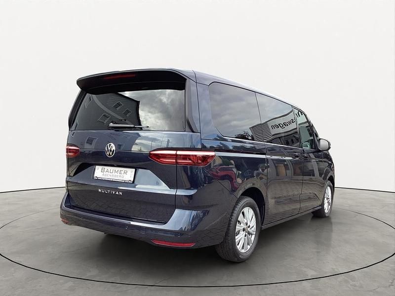 Gebraucht VW Multivan Basis 150 PS (110 kW) 2024 Blau Van