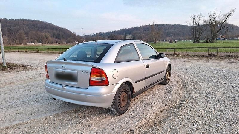 Second-hand Opel Astra 75 CP (55 kW) 1999 Argintiu Berlinǎ