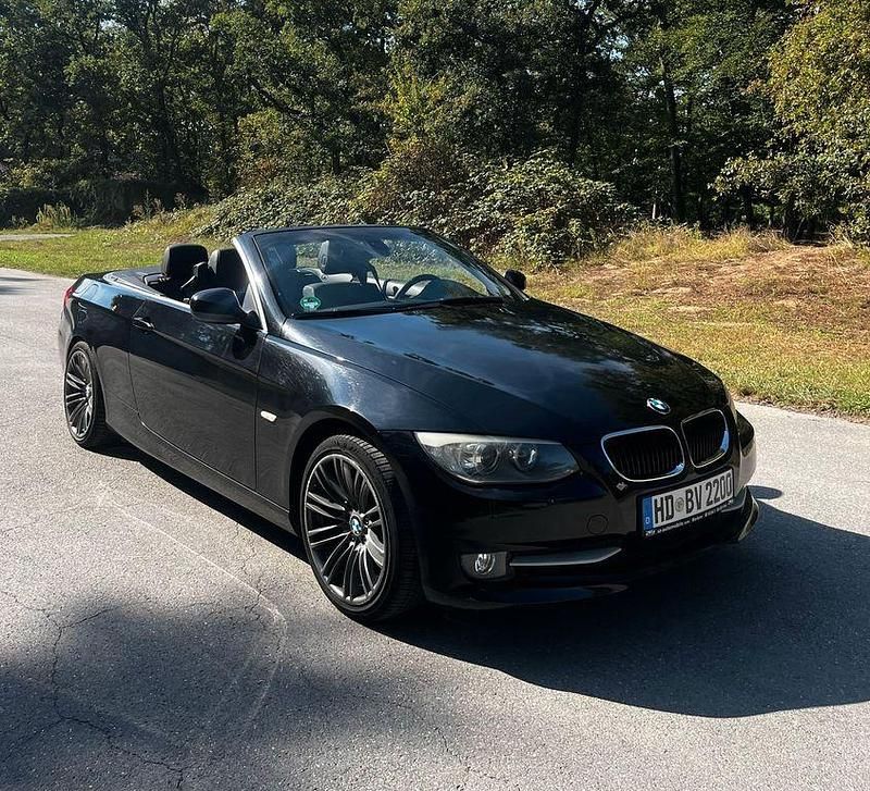 Schwarz Gebraucht 2011 BMW 320 Cabriolet Cabrio | 13.350 € (Fairer Preis) - Bild 1/4