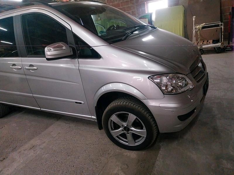 Silber Gebraucht 2011 Mercedes Viano Van / Kleinbus | 19.000 € (Etwas zu teuer) - Bild 1/4