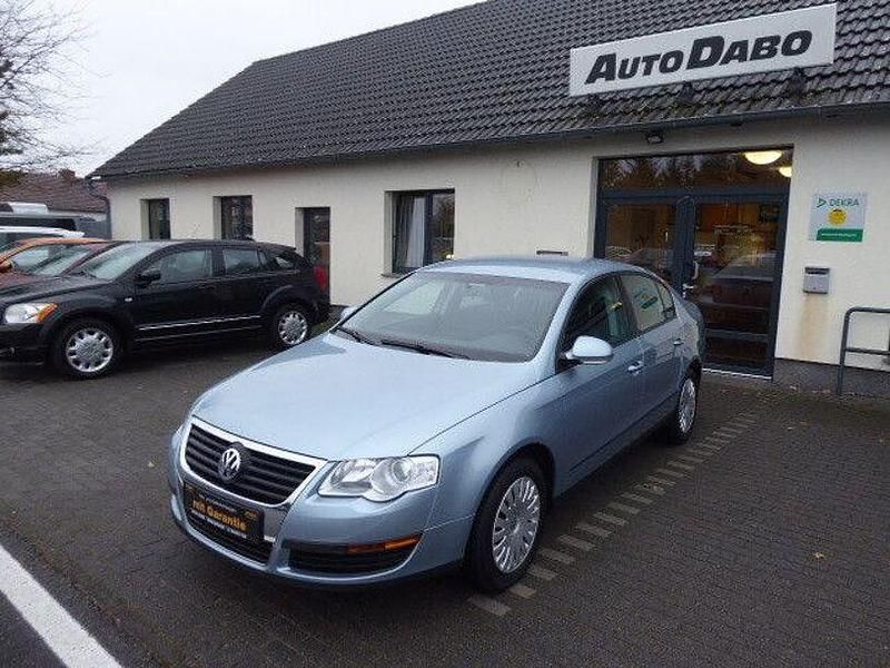 Blau Gebraucht 2009 VW Passat Trendline Limousine | 5.485 € (Etwas zu teuer) - Bild 1/4