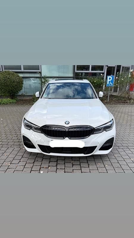 Weiß Gebraucht 2020 BMW 330e M Sport Limousine | 33.400 € (Fairer Preis) - Bild 1/4