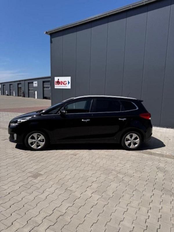 Schwarz Gebraucht 2013 Kia Carens Attract Van / Kleinbus | 7.350 € (Guter Preis) - Bild 1/4