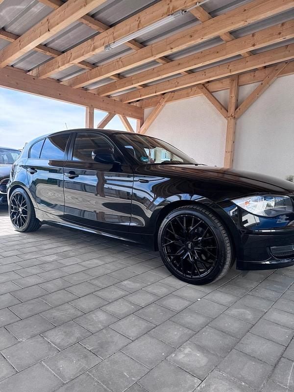 Gebraucht BMW 118 143 PS (105 kW) 2011 Schwarz Kleinwagen