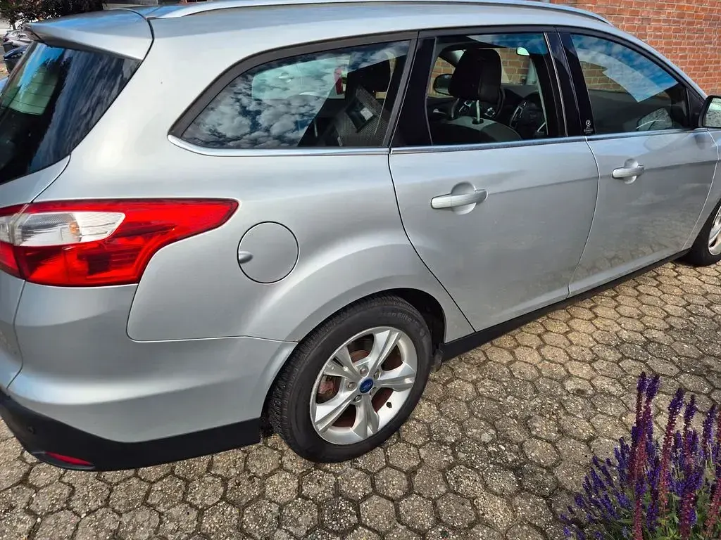 Gebraucht Ford Focus 125 PS (91 kW) 2012 Silber Limousine