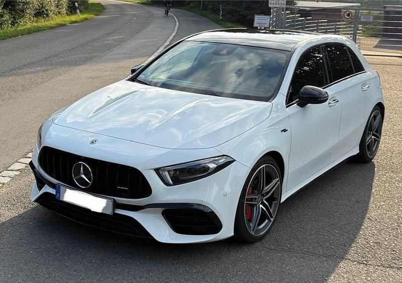 Weiß Gebraucht 2022 Mercedes A45 AMG AMG Limousine | 49.400 € (Fairer Preis) - Bild 1/4