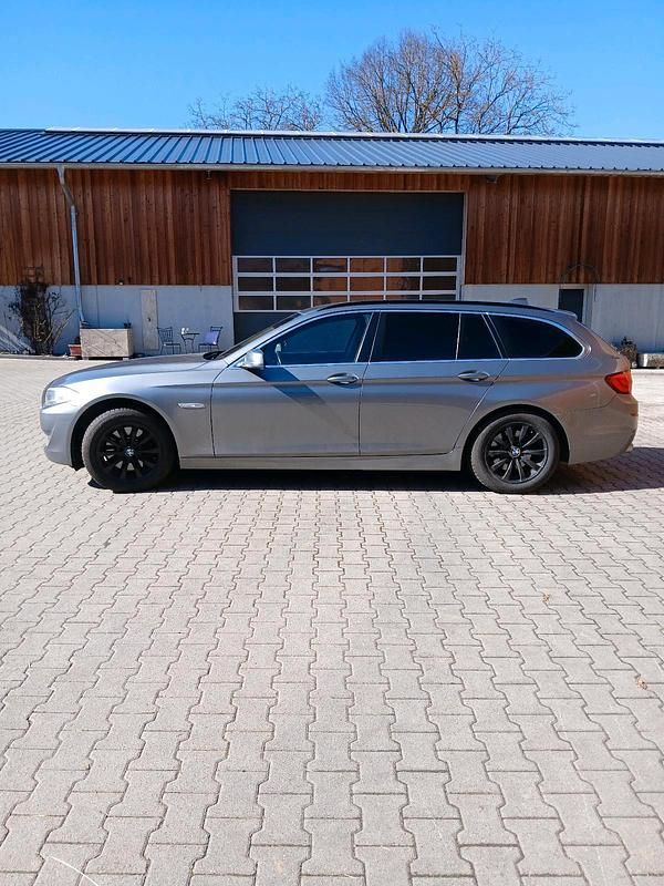 Gebraucht BMW 525 218 PS (160 kW) 2012 Grau Kombi
