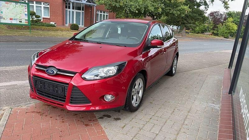Gebraucht Ford Focus Champions Edition 101 PS (74 kW) 2012 Rot Limousine
