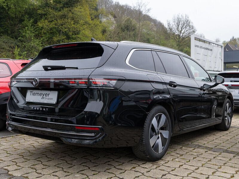 Gebraucht VW Passat Elegance 150 PS (110 kW) 2024 Othercolor Kombi