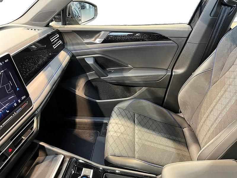 Gebraucht VW Tiguan R-line 150 PS (110 kW) 2025 Deep black perleffekt SUV
