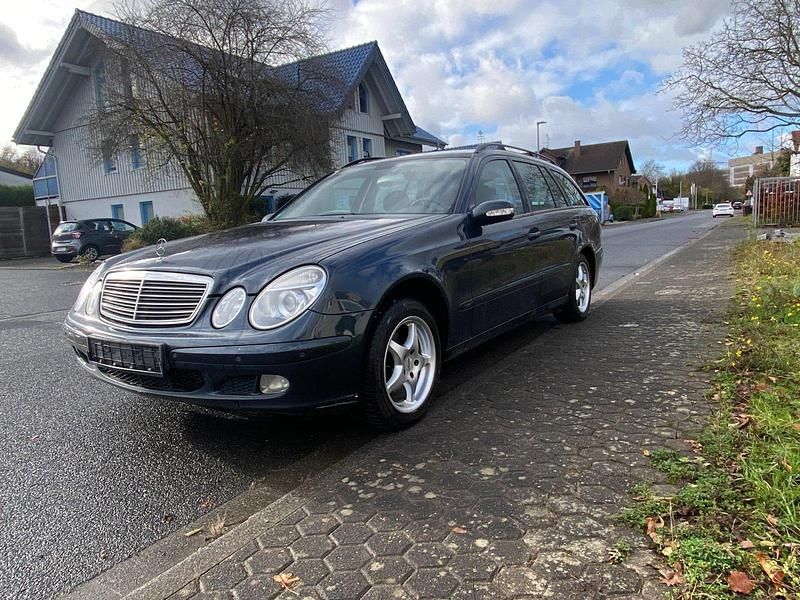 Blau Gebraucht 2004 Mercedes E220 Classic Kombi | 2.200 € (Fairer Preis) - Bild 1/4
