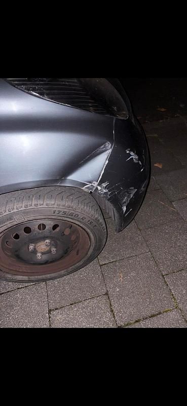 Grau Gebraucht 2006 Nissan Micra Kleinwagen | 600 € (Guter Preis) - Bild 1/4