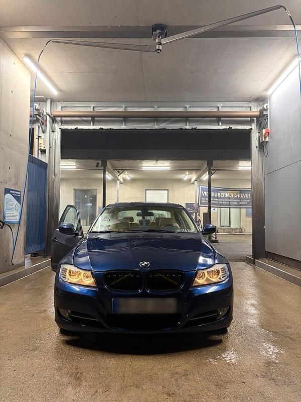 Gebraucht BMW 325 218 PS (160 kW) 2010 Blau Limousine