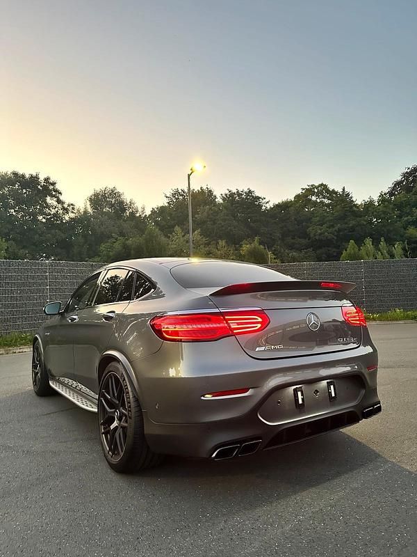 Grau Gebraucht 2018 Mercedes GLC63 AMG AMG Coupé | 43.500 € (Fairer Preis) - Bild 1/4