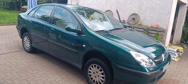 Grün Gebraucht 2002 Citroën C5 Limousine | 1.950 € (Fairer Preis) - Bild 1/4