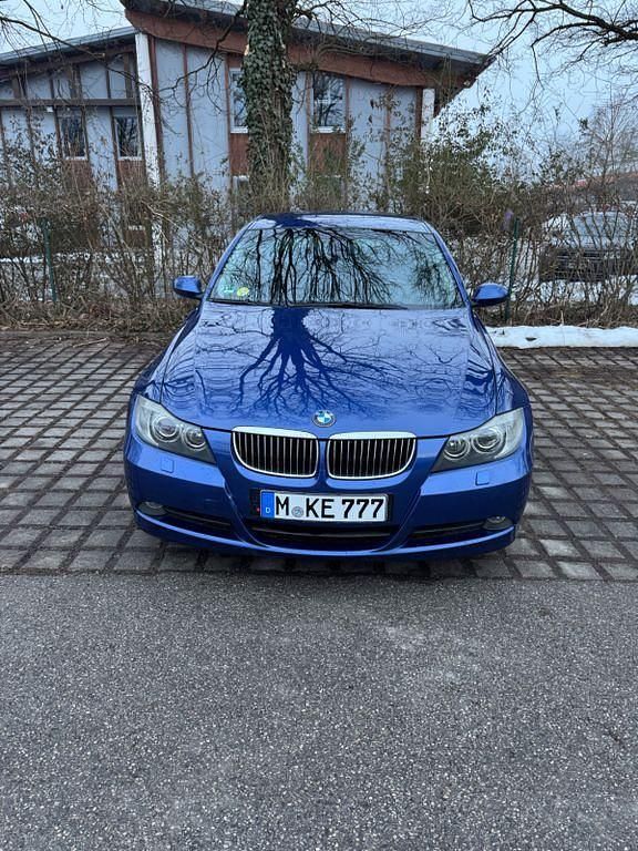 Gebraucht BMW 325 Sport Line 218 PS (160 kW) 2007 Blau Limousine