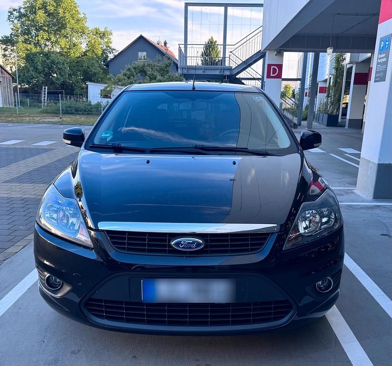 Schwarz Gebraucht 2010 Ford Focus Limousine | 3.499 € (Fairer Preis) - Bild 1/4