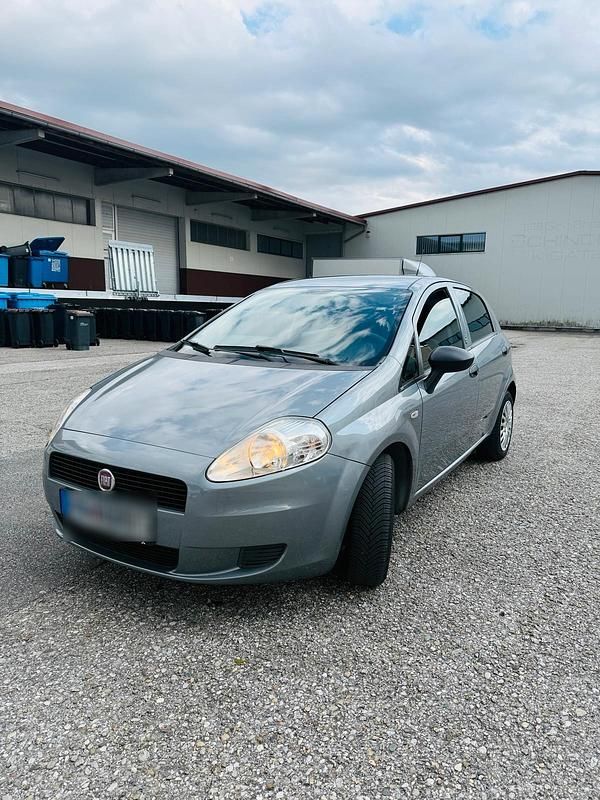Grau Gebraucht 2011 Fiat Punto Kleinwagen | 2.200 € (Superpreis) - Bild 1/4