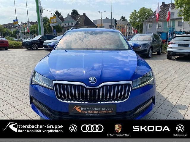 Blau Gebraucht 2022 Skoda Superb Ambition Kombi | 24.480 € (Guter Preis) - Bild 1/4