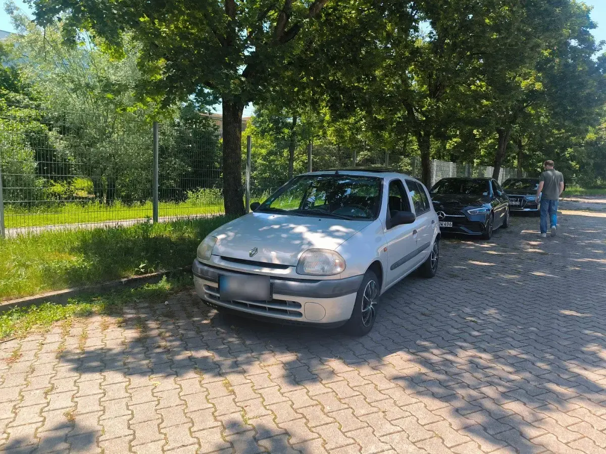 Brugt Renault Clio II 58 HK (42 kW) 1998 Grå Sedan