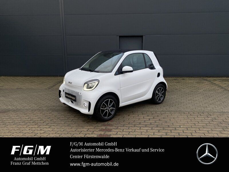 Moon white (matt) Gebraucht 2023 Smart ForTwo Electric Drive Passion Coupé | 15.770 € (Etwas zu teuer) - Bild 1/4
