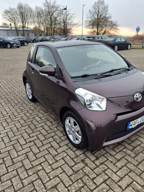 Gebraucht Toyota iQ 68 PS (50 kW) 2009 Violet Kleinwagen