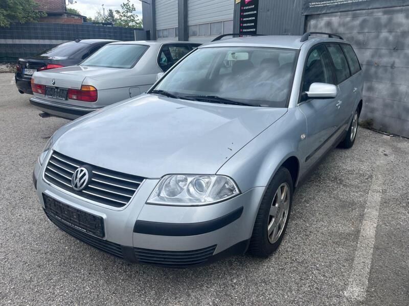 Silber Gebraucht 2002 VW Passat Comfortline Kombi | 2.350 € (Fairer Preis) - Bild 1/4