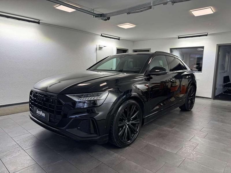 Używany Audi Q8 S-line plus 231 KM (169 kW) 2022 Czarny SUV