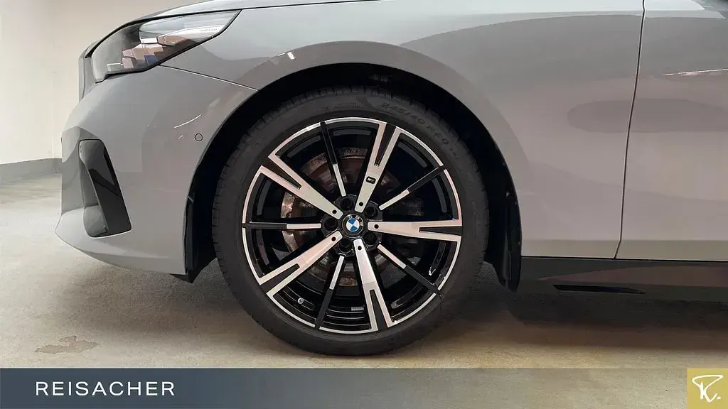 Gebraucht BMW 520 M Sport 197 PS (144 kW) 2025 Grau Limousine