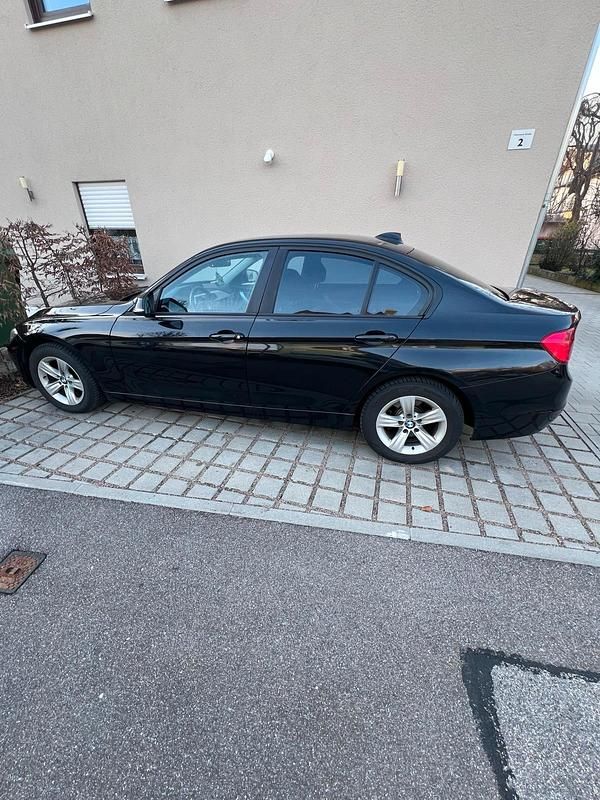 Gebraucht BMW 320 184 PS (135 kW) 2012 Schwarz Limousine