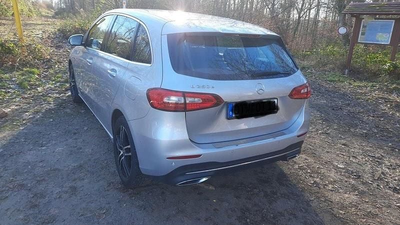 Gebraucht Mercedes B250e 160 PS (117 kW) 2021 Silber Van / Kleinbus