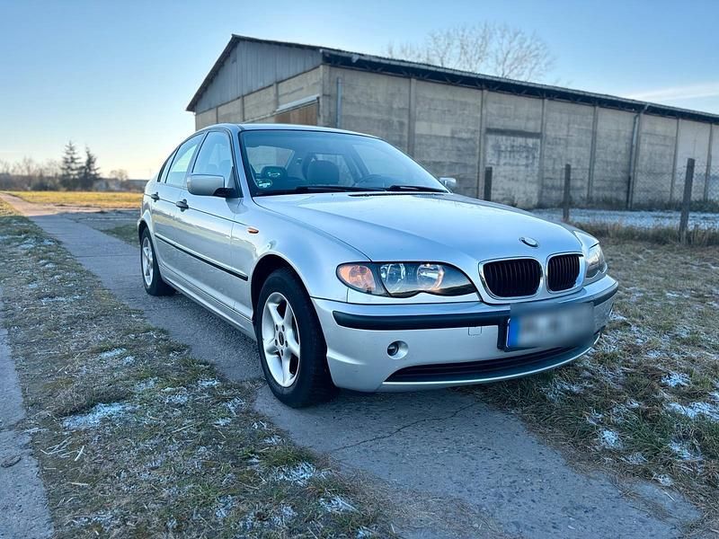 Silber Gebraucht 2004 BMW 318 Limousine | 1.999 € (Guter Preis) - Bild 1/4