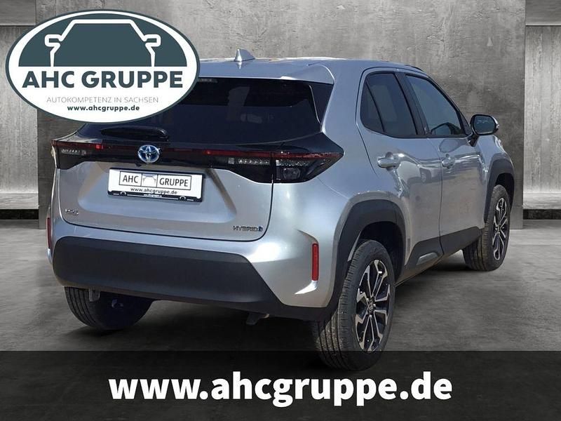 Neu Toyota Yaris Cross 131 PS (96 kW) 2025 Silber SUV