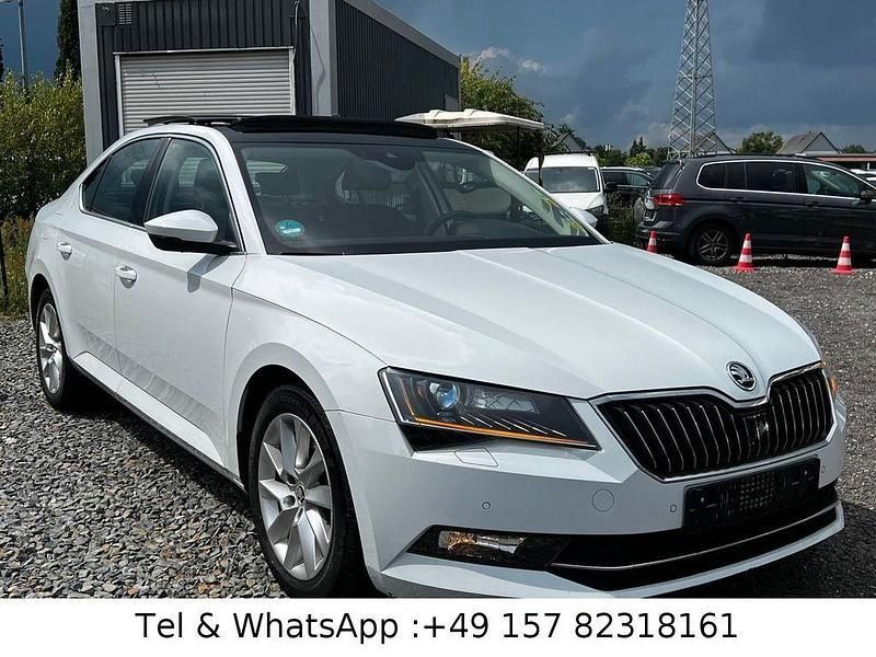 Weiß Gebraucht 2020 Skoda Superb Limousine | 14.300 € (Fairer Preis) - Bild 1/4