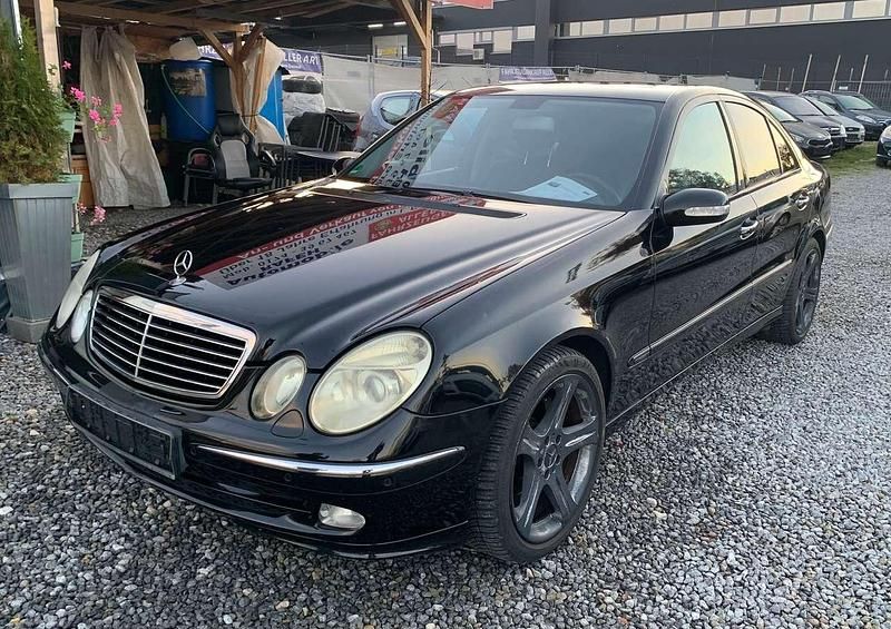 Schwarz Gebraucht 2004 Mercedes E320 Avantgarde Limousine | 3.999 € (Superpreis) - Bild 1/4