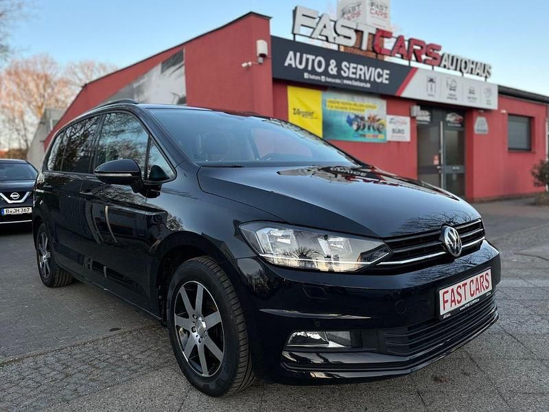Gebraucht VW Touran Trendline 150 PS (110 kW) 2016 Schwarz Van / Kleinbus
