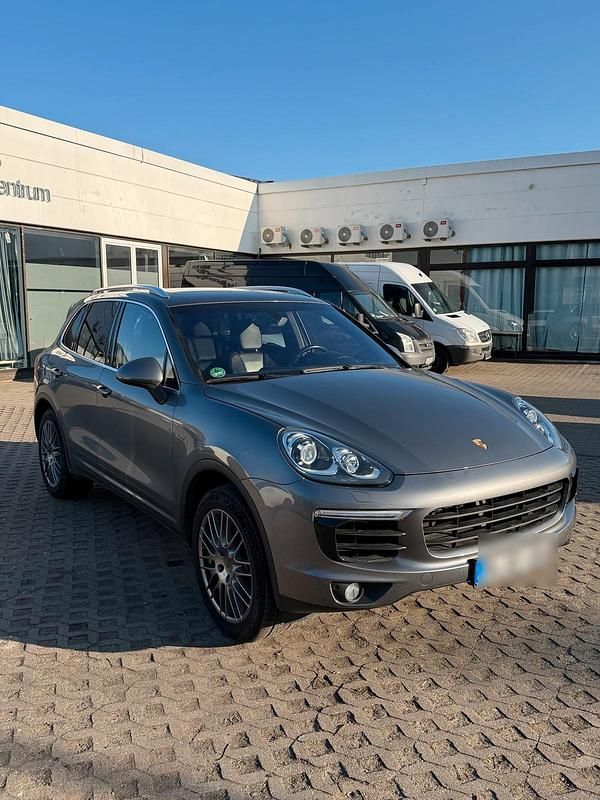 Grau Gebraucht 2015 Porsche Cayenne SUV | 27.000 € (Guter Preis) - Bild 1/4