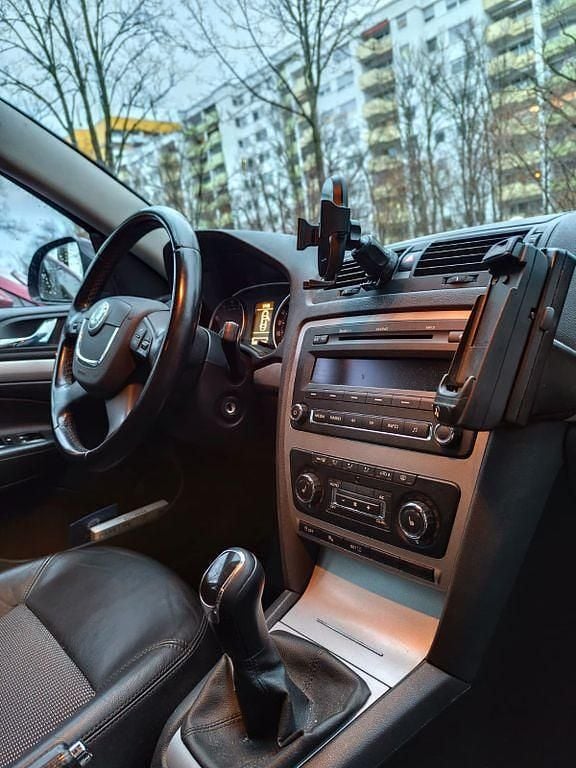 Gebraucht Skoda Octavia Ambiente 160 PS (117 kW) 2011 Schwarz Kombi