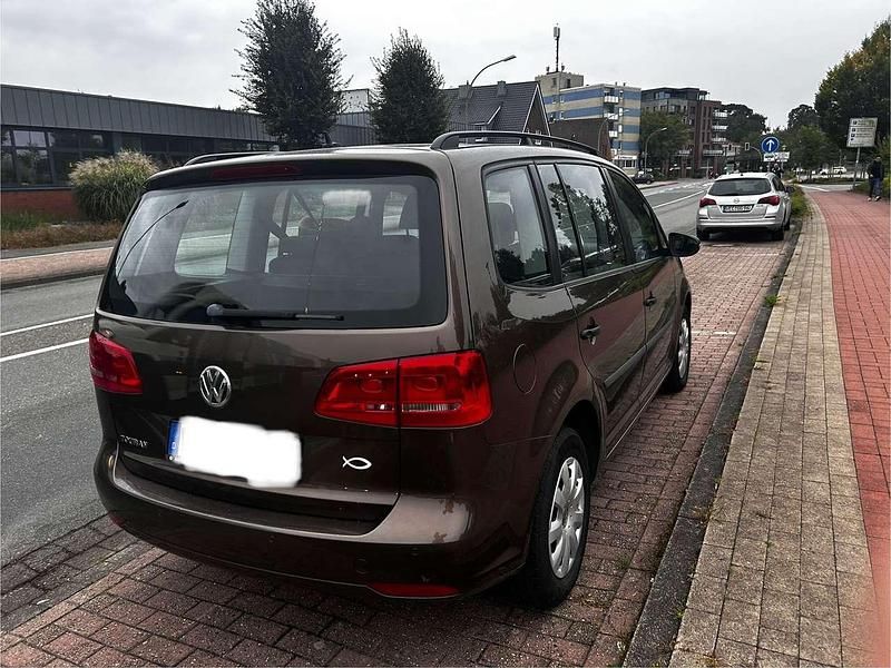 Gebraucht VW Touran 105 PS (77 kW) 2013 Braun Van / Kleinbus