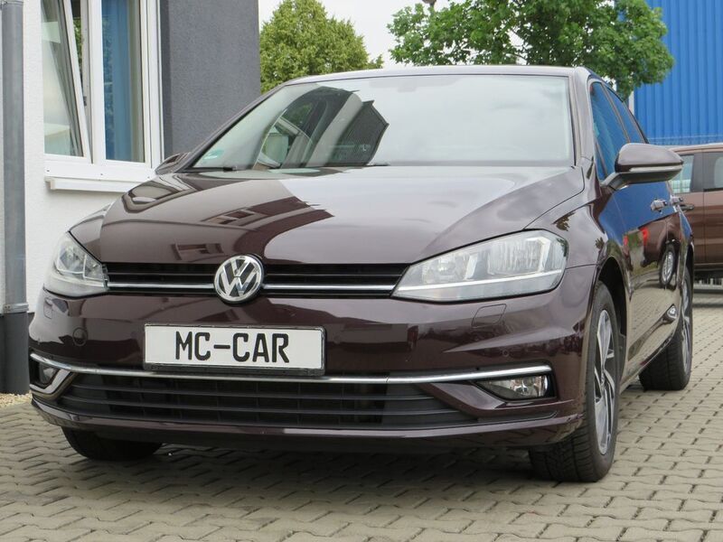 Schwarz Gebraucht 2017 VW Golf VII Sound Limousine | 11.890 € (Guter Preis) - Bild 1/4