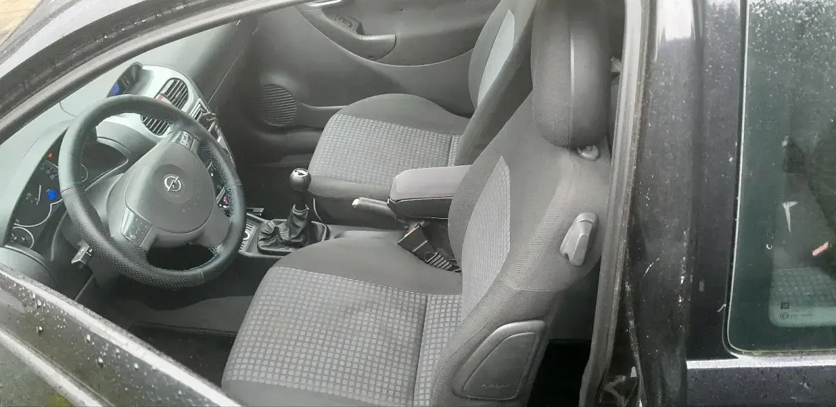 Gebraucht Opel Corsa 70 PS (51 kW) 2005 Schwarz Kleinwagen