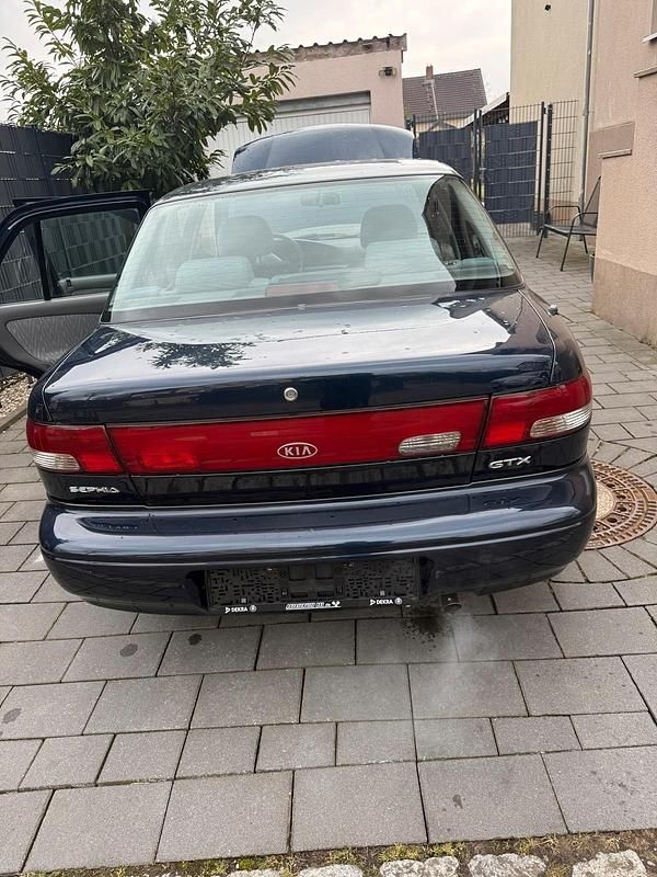 Gebraucht Kia Sephia 80 PS (58 kW) 1996 Blau Limousine