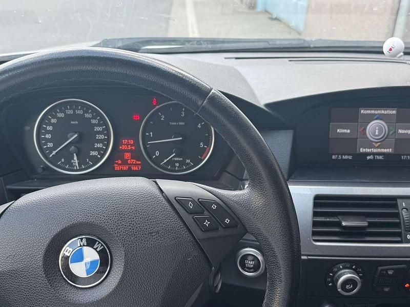 Grau Gebraucht 2010 BMW 525 Kombi | 6.300 € (Superpreis) - Bild 1/4