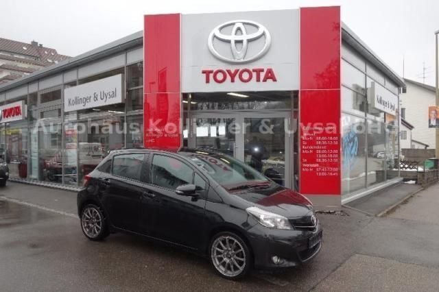Gebraucht Toyota Yaris Club 99 PS (72 kW) 2012 Schwarz metallic Kleinwagen