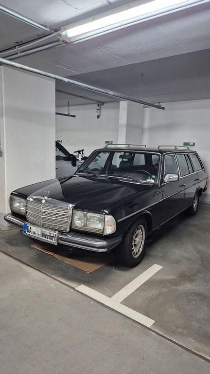 Gebraucht Mercedes E230 136 PS (100 kW) 1984 Schwarz Kombi